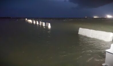 Tekirdağ’da Tsunamiyi Andıran Görüntüler: Deniz şehre kadar girdi